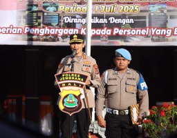 39 Personel Naik Pangkat, Polres Jembrana Gelar Upacara dan Beri Penghargaan Untuk Personel Berprestasi