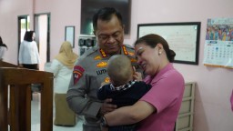 Wujud Empati dan Kepedulian, Kombes Pol Lutfi Sulistiawan Sambangi Anak Balita, Lansia, Hingga Anggota Korban Bom Gereja