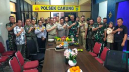 Tiga Pilar Cakung Beri Kejutan Tumpeng dan Kue Ulang Tahun di HUT Bhayangkara ke-79