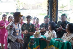 Polres Klungkung Terima Kejutan Ulang Tahun Bhayangkara ke-79 dari Kodim 1610/Klungkung