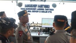 Kapolda Jatim Pantau Langsung Pencarian Korban Kapal Tenggelam di Selat Bali