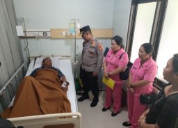 Solidaritas Keluarga Besar Polsek Dentim: Besuk Personel Yang Jalani Rawat Inap di RSUP Prof. Ngoerah