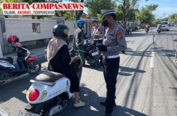 Tingkatkan Kesadaran Berlalu Lintas, Satlantas Polres Sampang Gelar Pemeriksaan Kendaraan