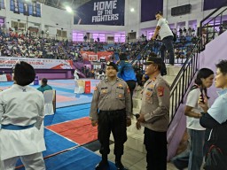 Polsek Ciracas Tunjukan Komitmen Humanis dan Profesional Dalam Pam Kejuaraan Internasional Karate di Gor Ciracas.