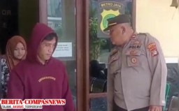 Kapolsubsektor Muara Angke Bantu Pasutri Terlantar Pulang ke Kampung Halaman"