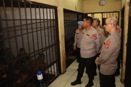 Kapolresta Tangerang Sidak Rutan, Pastikan Tahanan Bisa Laksanakan Shalat 5 Waktu