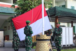 Kodim 1616/Gianyar Gelar Upacara 17-an Bersama Yonzipur 18/YKR di Gianyar