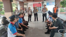 Sosialisasi Tata Tertib Berlalu Lintas kepada Driver Bus Dalam Rangka Ops Patuh Agung 2025 di Terminal Ubung