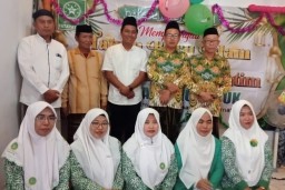 Puluhan Anak Yatim di Besuk Terima Santunan dari H. Faisol Riza