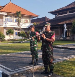 Bentuk Karakter Generasi Muda, Danramil 1616-05 Sukawati Beri Materi PBB di MPLS