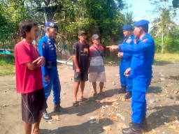 Polairud Polres Jembrana Gencarkan Patroli Yustisi Dan Sambang Pesisir di Pantai Baluk Rening