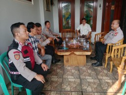 Kapolsek Cakung Silaturahmi dengan Ketum FBR KH. Lutfhi Hakim, Pererat Sinergi Jaga Kamtibmas