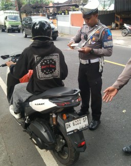 Personel Yang Terlibat Operasi Patuh Agung 2025, Tindak Pengendara Yang Gunakan Knalpot Tidak Sesuai Spesifikasi