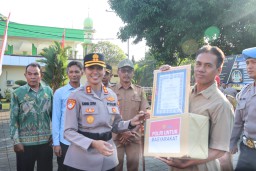 Polres Jembrana Beri Penghargaan Personel dan Nelayan Penyelamat Korban KMP Tunu Pratama Jaya