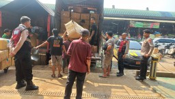 Unit Samapta Polsek Kramat Jati Sambangi Pasar Induk, Antisipasi Kejahatan dan Tawuran Warga