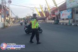 Polsek Sampang Gelar Gatur Lalin Pagi untuk Ciptakan Lalu Lintas yang Aman dan Tertib