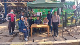 Polsek Kramat Jati Gelar Sambang Dialogis di Pasar Induk untuk Antisipasi Kejahatan dan Tawuran