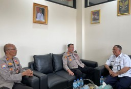 Kapolsek Matraman Sambangi Lurah Palmeriam, Ajak Bersama Cegah Tawuran Warga