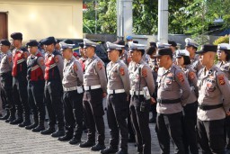 Wakapolres Bandara Ngurah Rai Ajak Personel Layani Masyarakat Dengan Hati dan Humanis