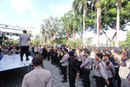 2.608 Polisi Amankan Aksi Buruh di Surabaya, Kapolrestabes Tekankan Pendekatan Humanis