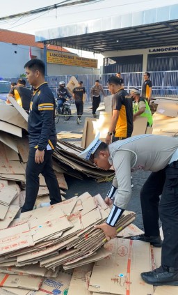 Satlantas Pasuruan Evakuasi Cepat Kecelakaan Pick-up di Bangil