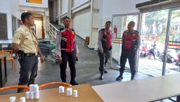 Unit Samapta Polsek Kramat Jati Sambang Dialogis ke Pasar Induk Antisipasi Kejahatan dan Tawuran