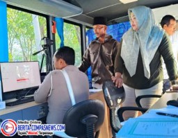Tingkatkan Pelayanan, Satlantas Polres Sampang Operasi-kan Mobil SIM Keliling