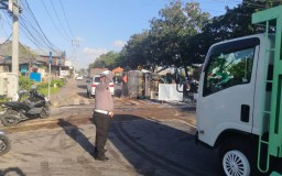 Kecelakaan Tunggal di Simpang Sekarsari, Unit Lantas Polsek Dentim Lakukan Penanganan dan Pengaturan Arus Lalu Lintas