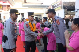 Kapolda Bali Laksanakan Kunjungan Kerja ke Polres Klungkung, Tekankan Pelayanan Dengan Hati