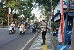 Satlantas Polres Jembrana Gelar PH Pagi, Pastikan Arus Lalin Lancar di Seputaran Kota Negara
