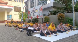 Sembahyang Bersama Purnama di Pura Padmasana Polres Bandara Ngurah Rai