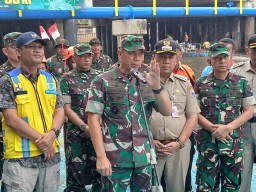 Sambut HUT RI ke 80 Pangdam Jaya Ajak Masyarakat Untuk Jaga Sungai Dengan Bersih.