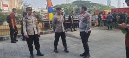 Polsek Tambora Giat Pengamanan Karya Bhakti Ciliwung Bersih.