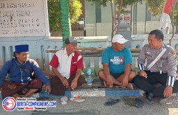 Bangun Sinergi, Personil Satlantas Polres Sampang Ngopi Bareng Masyarakat