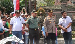 Waka Polres Jembrana Hadiri Gerak Jalan Kreasi Tingkat SD/MI se-Kabupaten Jembrana