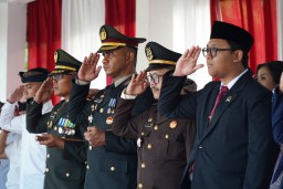 Kapolres Klungkung Hadiri Upacara Penurunan Bendera Merah Putih HUT RI ke-80