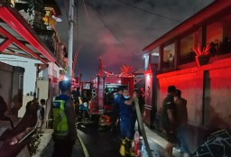 Kebakaran Sebuah Kamar Kos di Sesetan Kerugian Ditaksir Mencapai Rp 50 Juta 