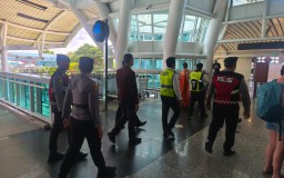 Patroli Gabungan Polres Bandara, TNI AU, dan Avsec Wujudkan Keamanan di Terminal Internasional Ngurah Rai