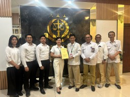 JPN Kejari Tanjung Perak Serahkan Legal Opini Kepada PT PAL Indoensia