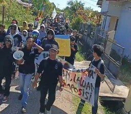 Aliansi Kayong Utara Bergerak Gelar Aksi Demonstrasi di Depan Kantor DPRD Kayong Utara Tuntut Jalan Berlobang