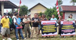 Masyarakat Desa Belimbing Ultimatum Kades: Penuhi Tuntutan atau Hadapi Mosi Tak Percaya