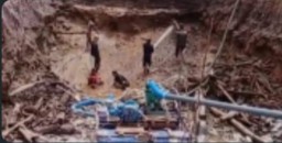 Tambang Emas Ilegal Diduga Dibekingi Aparat, Excavator Brutal Rusak Lahan di Sintang