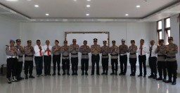 Kapolres Bandara Ngurah Rai Pimpin Upacara Kenaikan Pangkat Pengabdian