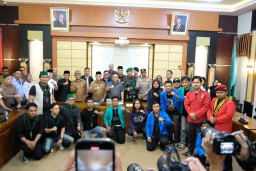 Aksi Mahasiswa Menggugat di DPRD Kalbar Berjalan Damai, Kapolda Tegas: “Tidak Ada yang Kebal Hukum”