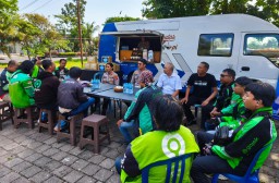 Ngopi Bareng Kapolres Jembrana, Ojol Jadi Mitra Kamtibmas di HUT Lantas ke-70