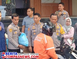 Polda Metro Jaya Gelar Bakti Sosial untuk Pengemudi Ojek Online
