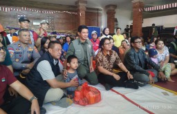 Kepala BNPB Pusat Tinjau dan Serahkan Bantuan kepada Warga Terdampak Banjir di Banjar Tohpati