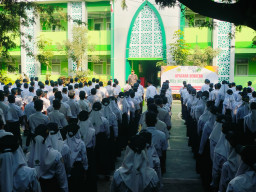 Polres Pasuruan Go To School Ajak Pelajar MTsN 2 Pasuruan Jauhi Narkoba, Balap Liar, dan Bullying