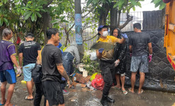 TNI, Polri, dan Pemkot Denpasar Gelar Karya Bhakti Bersih-Bersih Pasca Banjir di Denpasar Barat