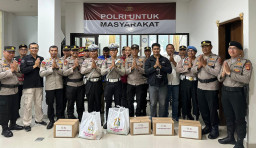 Wujud Kepedulian, Personel Polres Bandara Ngurah Rai Yang Terdampak Banjir Terima Tali Asih dan Sembako